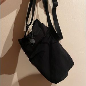 LuluLemon Water Bottle Crossbody Bag 2.5L